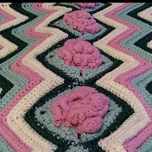 Vintage crochet Afghan - Picture 2 of 3